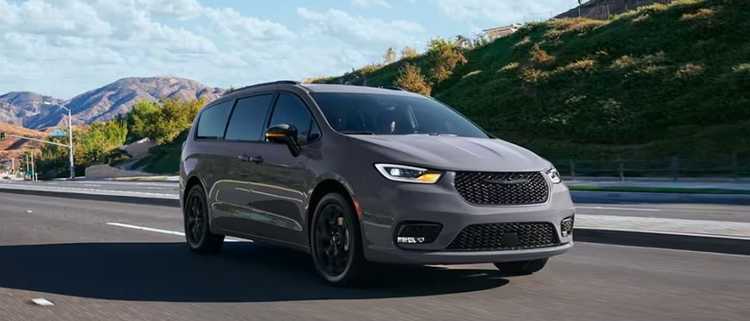 2023 Chrysler Pacifica Hybrid Review: Ultimate Family AWD Plug-in ...